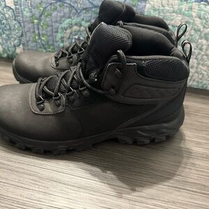Columbia Men’s Hiking/work boots.  Size 11.5W.